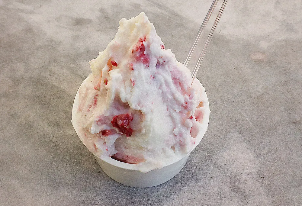 生のいちごを砕いてつくる「フレッシュいちご」ジェラート